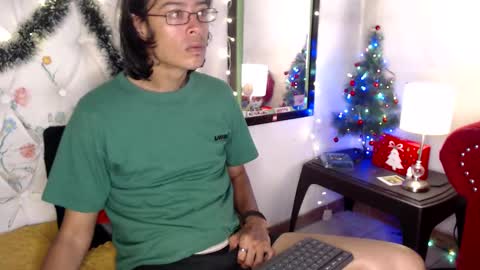 Snapshot of suggabrown_ chatting on 12.27.24 suggabrown_ online show from 12.27.24