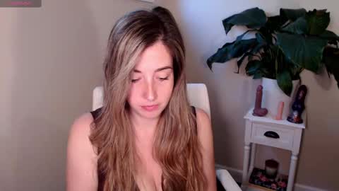 Mia online show from 10.07.25