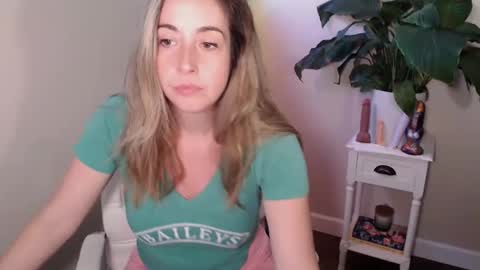 Mia online show from 10.09.25