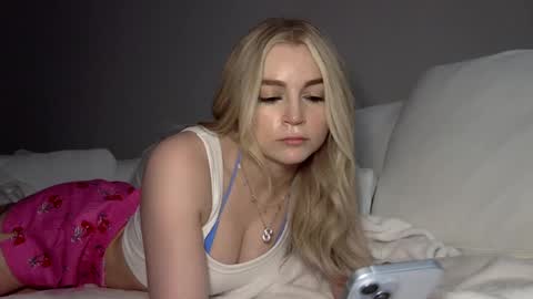 Snapshot of summergracexxx chatting on 02.16.25 Summer online show from 02.16.25