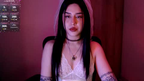 Snapshot of sunnyhottt chatting on 12.19.24 Maria online show from 12.19.24
