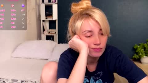 Snapshot of super_peach_stream chatting on 10.13.25 ANNApvt open full info in bio online show from 10.13.25