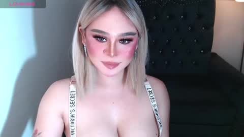Snapshot of superh0tangelxx chatting on 10.20.25 CARMINA online show from 10.20.25