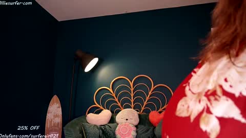 Snapshot of surfergirl121 chatting on 02.14.25 Allie online show from 02.14.25