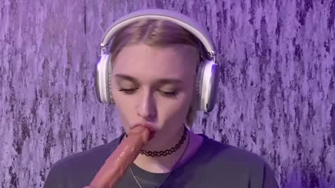 Snapshot of susan228 chatting on 01.24.25 Vladiva online show from 01.24.25