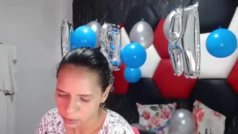 Snapshot of susanleroy chatting on 12.19.24 susanleroy online show from 12.19.24