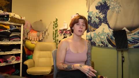 Snapshot of sushifox chatting on 10.22.25   online show from 10.22.25