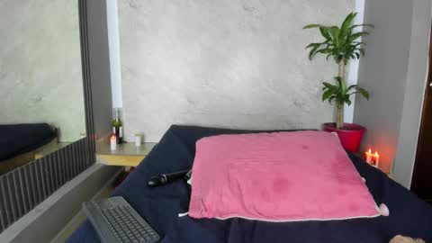 Snapshot of sussanmilf_ chatting on 02.15.25 sussanmilf online show from 02.15.25