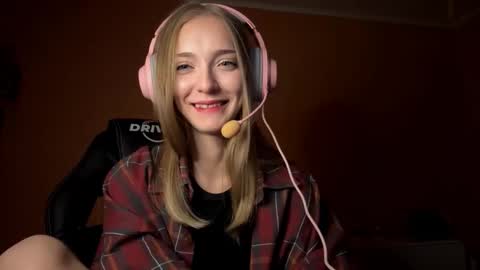 Snapshot of susyschuerholz chatting on 10.08.25 Jessica online show from 10.08.25