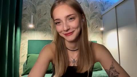 Snapshot of susyschuerholz chatting on 10.19.25 Jessica online show from 10.19.25