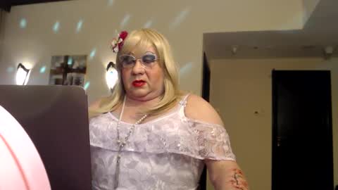 Snapshot of suzannebanci chatting on 12.13.24 My name is Sissy or more fully Suzanna Aprilia Maria Mariquita Catarina Chinita Banci. Soy una puta - que chimba ladybug online show from 12.13.24