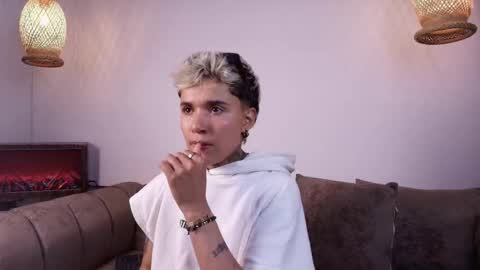 Snapshot of suzuwolf_dim chatting on 11.11.25 suzuwolf_dim online show from 11.11.25