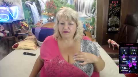 Snapshot of svetifox chatting on 09.13.25 Sveti online show from 09.13.25