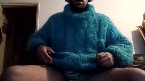 Snapshot of sweaterboy666 chatting on 10.22.25 sweaterboy666 online show from 10.22.25