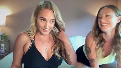 Snapshot of swedish_candii chatting on 11.14.25 Swedish Candii online show from 11.14.25