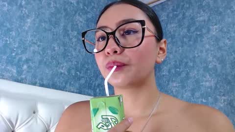 Snapshot of sweeet_amy chatting on 12.17.24 Amy IG sweeet amy0 online show from 12.17.24