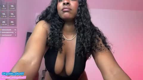 Snapshot of sweer_oshun chatting on 10.07.25 Evangeline online show from 10.07.25