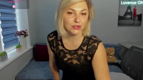 Snapshot of sweet___margaret chatting on 03.09.25 Margaret online show from 03.09.25