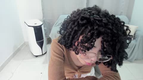 Snapshot of sweet_anie_04 chatting on 02.01.25 Anie online show from 02.01.25