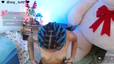 Snapshot of sweet_bluee chatting on 12.10.24 Tutti  online show from 12.10.24