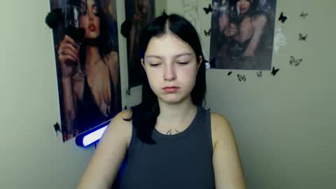 Snapshot of sweet_cherryg chatting on 10.25.25 Ivy online show from 10.25.25