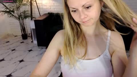 Snapshot of sweet_emily4u chatting on 09.30.25 Emily online show from 09.30.25