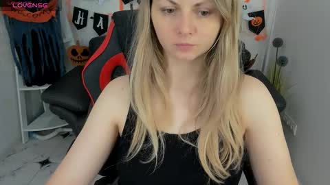 Snapshot of sweet_emily4u chatting on 10.16.25 Emily online show from 10.16.25