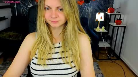 Snapshot of sweet_emily4u chatting on 10.20.25 Emily online show from 10.20.25