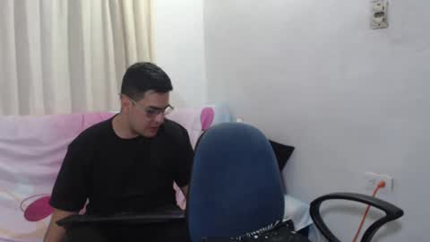 Snapshot of sweet_fantasy_couple chatting on 01.27.25 sweet_fantasy_couple online show from 01.27.25