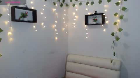 Snapshot of sweet_feeling30 chatting on 11.05.25 carolina online show from 11.05.25