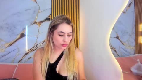 Snapshot of sweet_flame_ chatting on 10.15.25 sweet_flame_ online show from 10.15.25