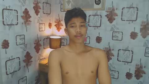 Snapshot of sweet_guyxx chatting on 02.22.25 sweet_guyxx online show from 02.22.25