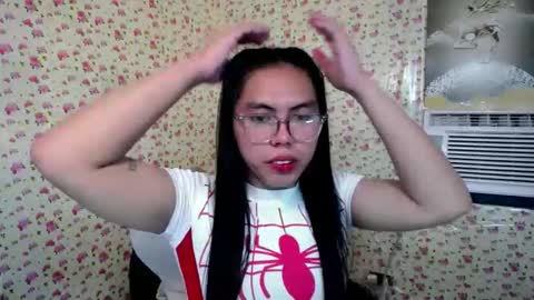 Snapshot of sweet_kyline69 chatting on 10.19.25 sweet_kyline69 online show from 10.19.25