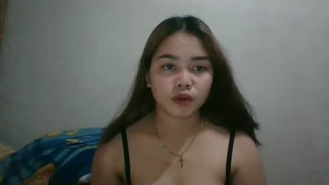 Snapshot of sweet_mae28xx chatting on 12.12.24 sweet_mae28xx online show from 12.12.24