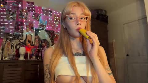 Snapshot of sweet_melissa133 chatting on 09.16.25 Melissa. Join me on Fansly link in social medias online show from 09.16.25