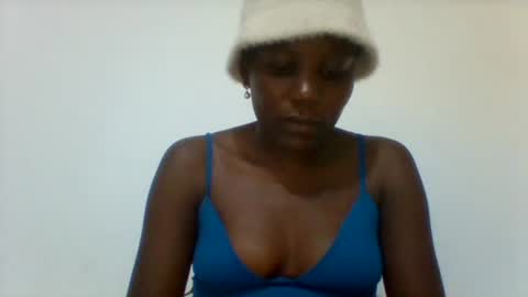 Snapshot of sweetfel chatting on 10.06.25 sweetfel online show from 10.06.25