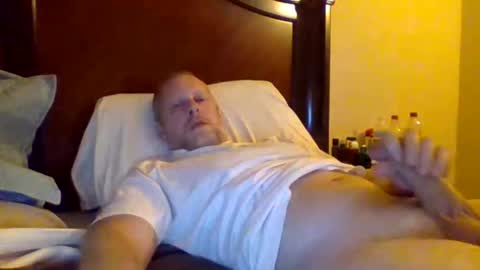 Snapshot of sweetg233 chatting on 10.19.25 sweetg233 online show from 10.19.25