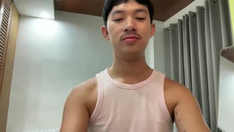 Snapshot of sweetguy102103 chatting on 11.03.25 khrayan online show from 11.03.25