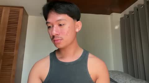 Snapshot of sweetguy102103 chatting on 11.05.25 khrayan online show from 11.05.25