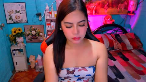 Snapshot of sweetienicole chatting on 12.17.24 Nicole online show from 12.17.24