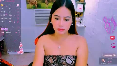 Snapshot of sweetienicole chatting on 10.10.25 Nicole online show from 10.10.25