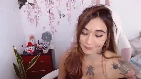 Snapshot of sweetkatik chatting on 10.27.25 karen online show from 10.27.25