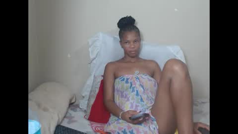 Snapshot of sweetlipss_ chatting on 10.11.25 sweetlipss_ online show from 10.11.25