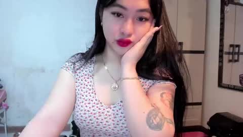 Snapshot of sweetlovepinay04 chatting on 01.05.25 Zoe online show from 01.05.25