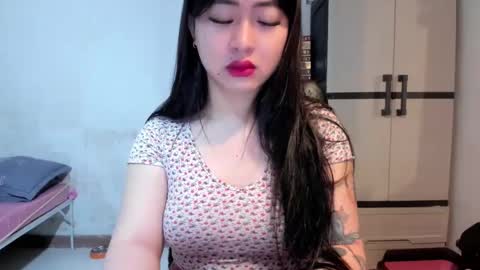 Snapshot of sweetlovepinay04 chatting on 01.06.25 Zoe online show from 01.06.25