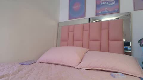 Snapshot of sweetlune chatting on 09.14.25 SweetLune online show from 09.14.25