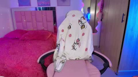 Snapshot of sweetlune chatting on 10.22.25 SweetLune online show from 10.22.25