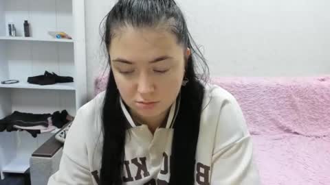 Snapshot of sweetmarylove chatting on 12.10.24 sweetmarylove online show from 12.10.24