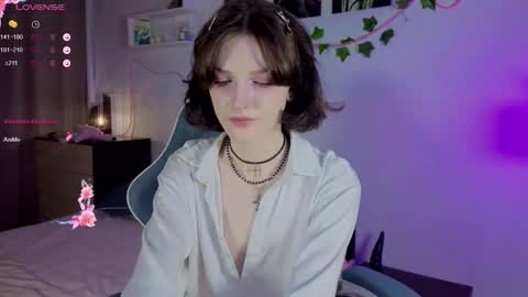Snapshot of sweetparadox chatting on 10.10.25 Anya online show from 10.10.25