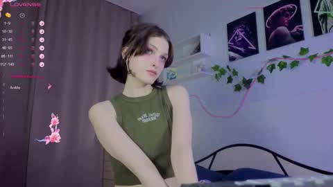 Snapshot of sweetparadox chatting on 10.11.25 Anya online show from 10.11.25